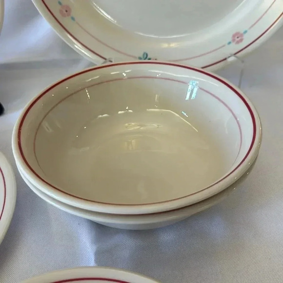 Corelle Cranberry Blossoms Assorted Dinnerware Pieces Lot - Picture 4 of 5